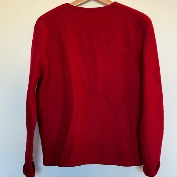 🌼 Red 100% wool cardigan with white  daisies embroidered - Picture 4 of 7